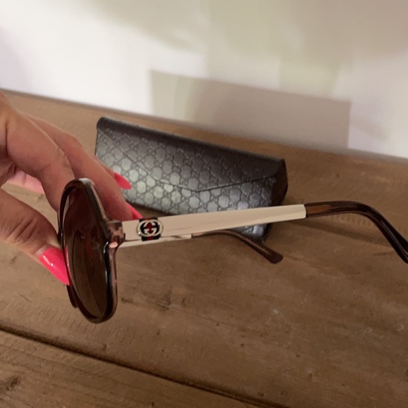 Authentic Gucci sunglasses with case - Picture 2 of 13